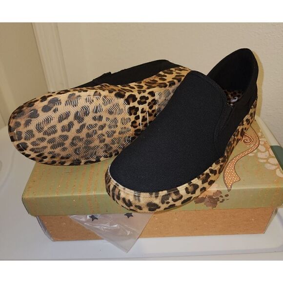 Very G Black Leopard Slip On Shoe - Picture 2 of 3